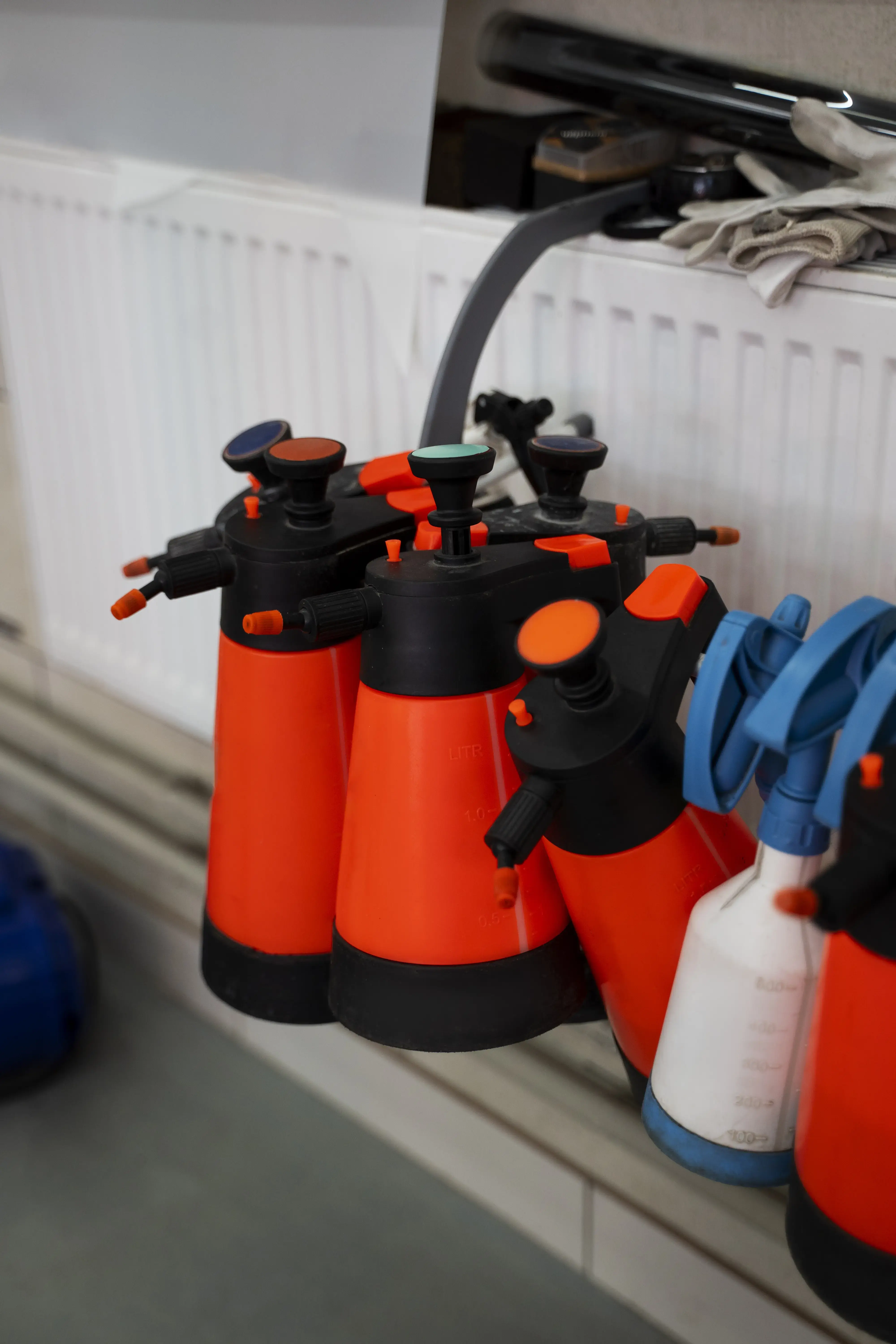 Pressurized tank system used in home plumbing